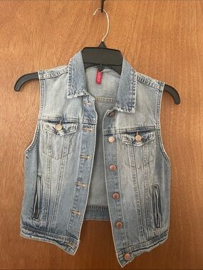 H&M Light Wash Denim Jean Vest Size 4 (XS/S) like new vintage early 2000s